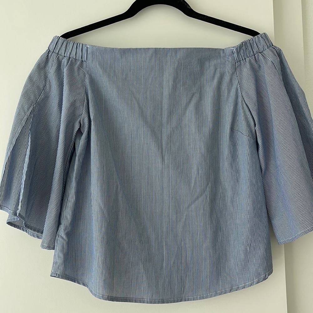 BLUE OFF THE SHOULDER SHORT SLEEVE TOP